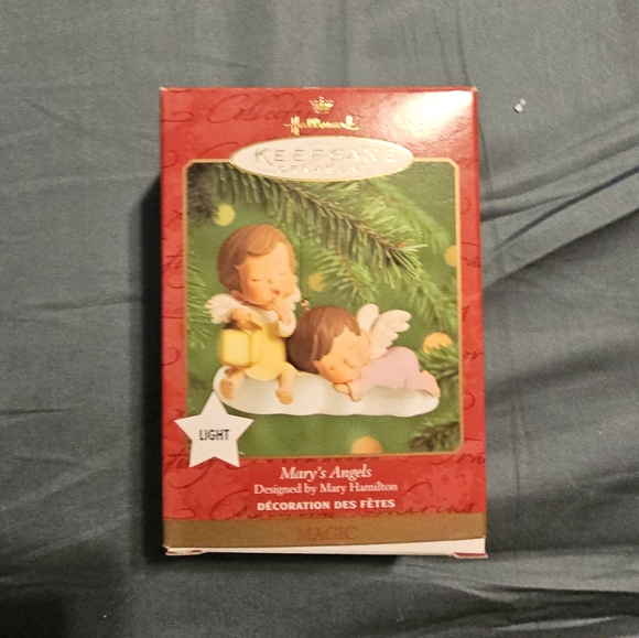 EUC Hallmark Keepsake Ornament "Mary's Angels" 2000 - Picture 3 of 4